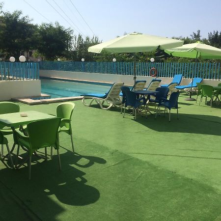 Queens Land Hotel Jounieh Exterior foto