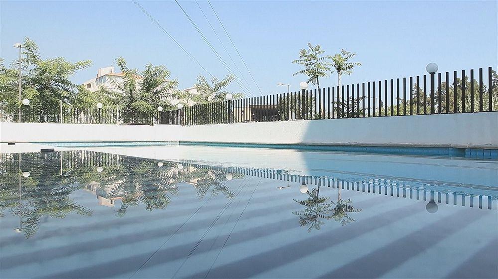 Queens Land Hotel Jounieh Exterior foto