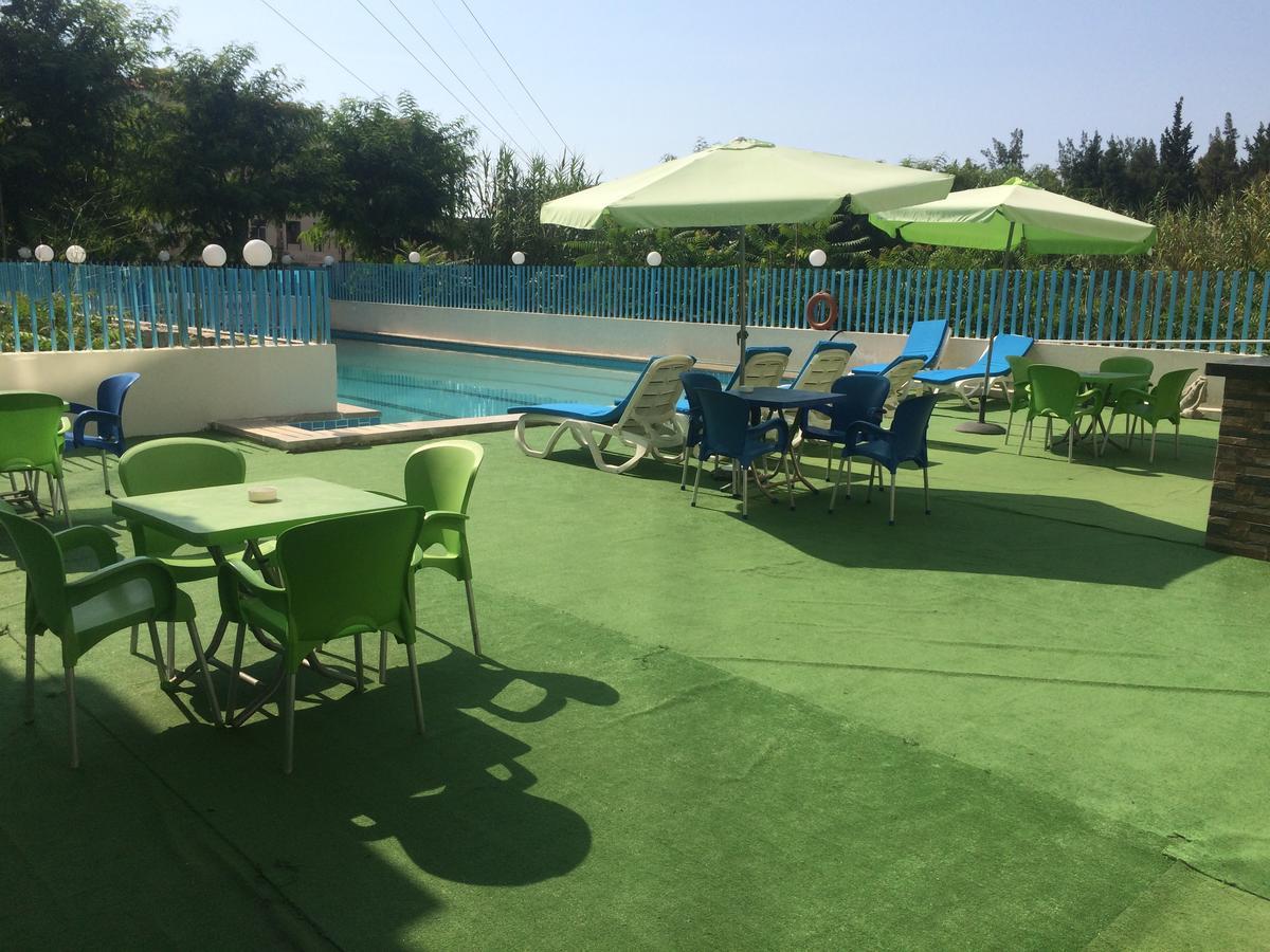 Queens Land Hotel Jounieh Exterior foto