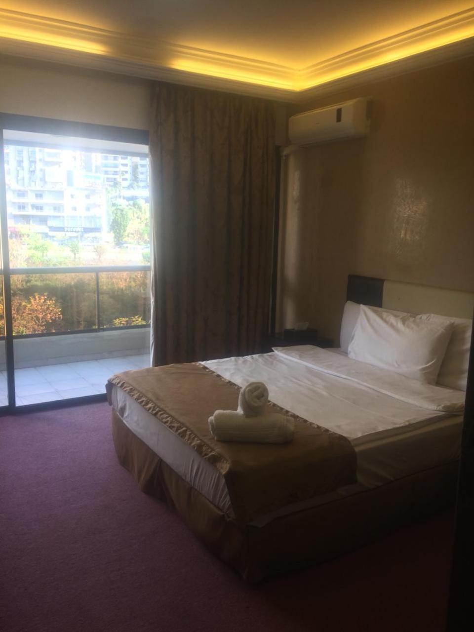 Queens Land Hotel Jounieh Exterior foto